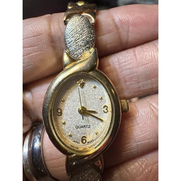 -WATCH WOMEN Avon VTG 19mm Tri Color Gold Tone Oval Dial 7" - Picture 14 of 16